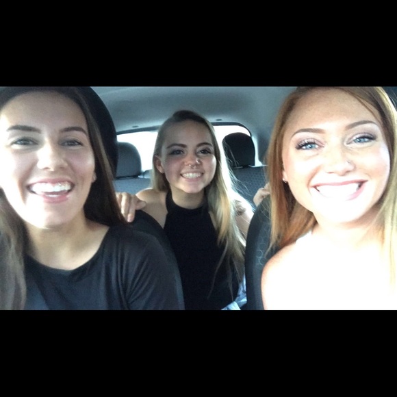 Meet Your Posher! 🌸 - Picture 3 of 8